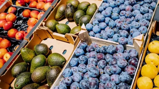 Avocado: Fructul bogat în grăsimi care ajută la reducerea glicemiei și colesterolului Avocado: Fructul bogat în grăsimi care ajută la reducerea glicemiei și colesterolului