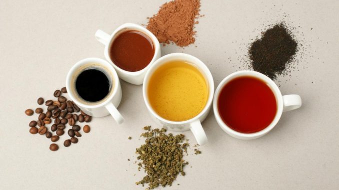 Băuturi recomandate pentru detoxifierea ficatului: ce spun specialiștii și cum îți pot ajuta sănătatea