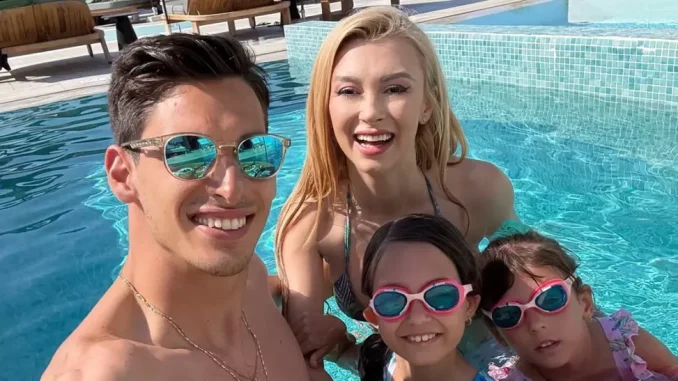 Andreea Bălan, vacanță de lux în Creta alături de Victor Cornea și fetițele ei. Artista a dezvăluit și planurile pentru nuntă Andreea Bălan, vacanță de lux în Creta alături de Victor Cornea și fetițele ei. Artista a dezvăluit și planurile pentru nuntă