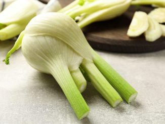 4 moduri inventive de a folosi tulpinile de fenicul în bucătărie