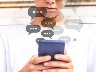 Adolescenții și chatboții: ce trebuie să știe părinții despre noua formă de prietenie digitală