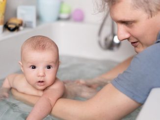 Baia cu fulgi de ovăz pentru bebeluși — beneficiile și cum să o faci corect
