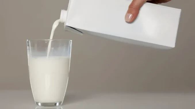 Ce poate fi mai bun decât laptele pentru oase puternice. Brânza de vaci, alimentul-surpriză bogat în calciu