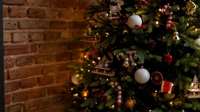 Când este momentul potrivit să despodobești bradul de Crăciun: sfaturi și tradiții