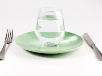 Postul cu apă 3 zile: cât poți slăbi și ce se întâmplă cu corpul tău