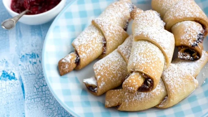 Cornulețe de casă fragede: rețeta veche care nu dă greș niciodată
