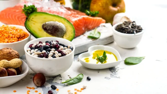 Dieta pentru inimă: ce să mănânci și ce să eviți pentru un sistem cardiovascular sănătos