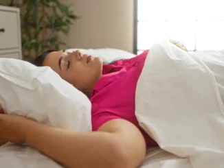 De ce nu te mai poți concentra după o noapte nedormită: ce se întâmplă, de fapt, în creierul tău