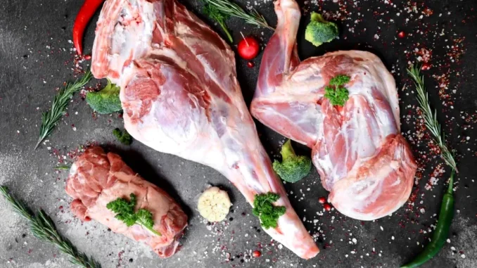 Cum să reduci gustul puternic al cărnii de miel. Trucuri simple pentru un preparat mai aromat și mai ușor de acceptat