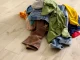 De ce ajung multe persoane să lase hainele aruncate prin casă. Specialiștii explică legătura cu ADHD