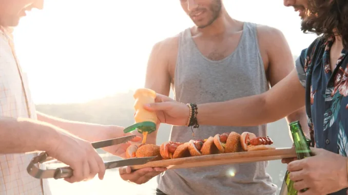 Ce alimente ar trebui consumate cu moderație în timpul caniculei. Unele pot accentua efectele temperaturilor extreme