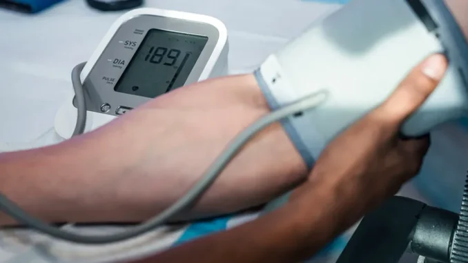 Tensiunea peste 14 nu trebuie ignorată. Ce riscuri ascunde hipertensiunea arterială