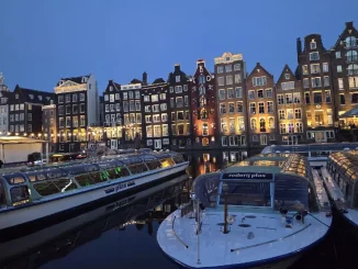Vacanțele în Amsterdam se vor scumpi din 2027. Turiștii vor plăti taxe tot mai mari pentru cazare