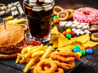 Ce alimente pot afecta ficatul dacă le consumi prea des. Cinci categorii la care merită să fii atent